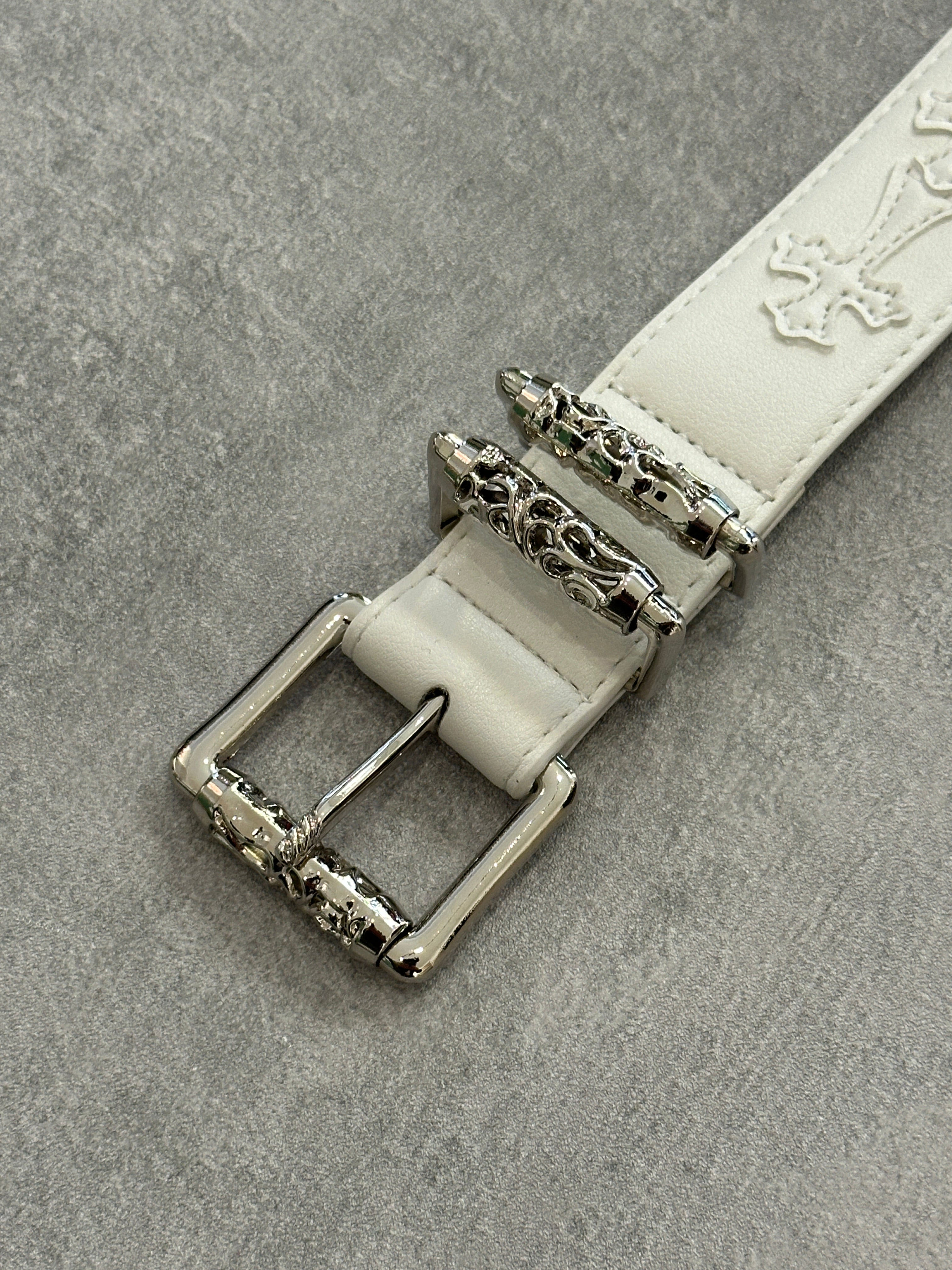 Cintura bianca con croci ch