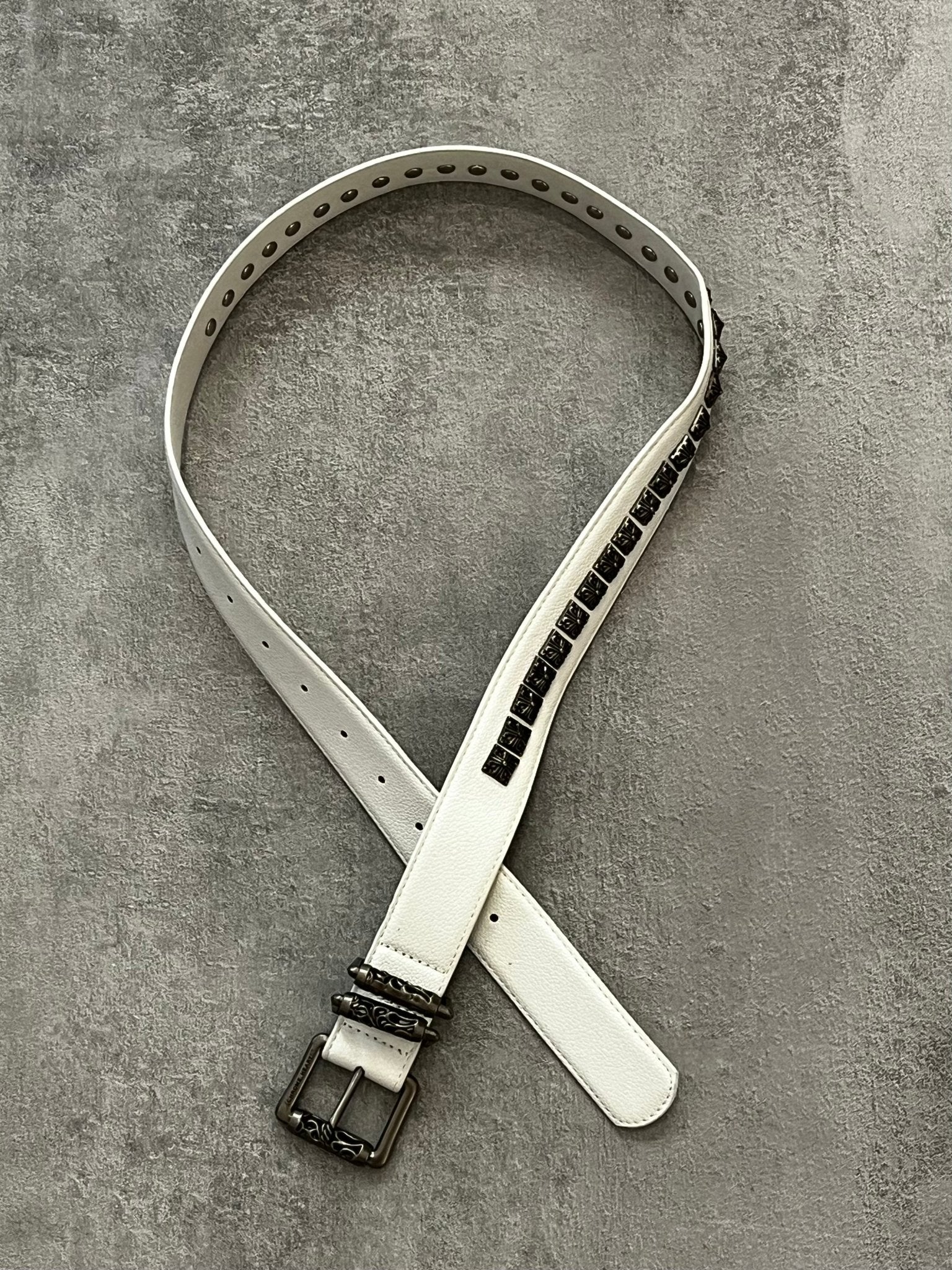 Cintura bianca con borchie | Sporty Vintage Torino