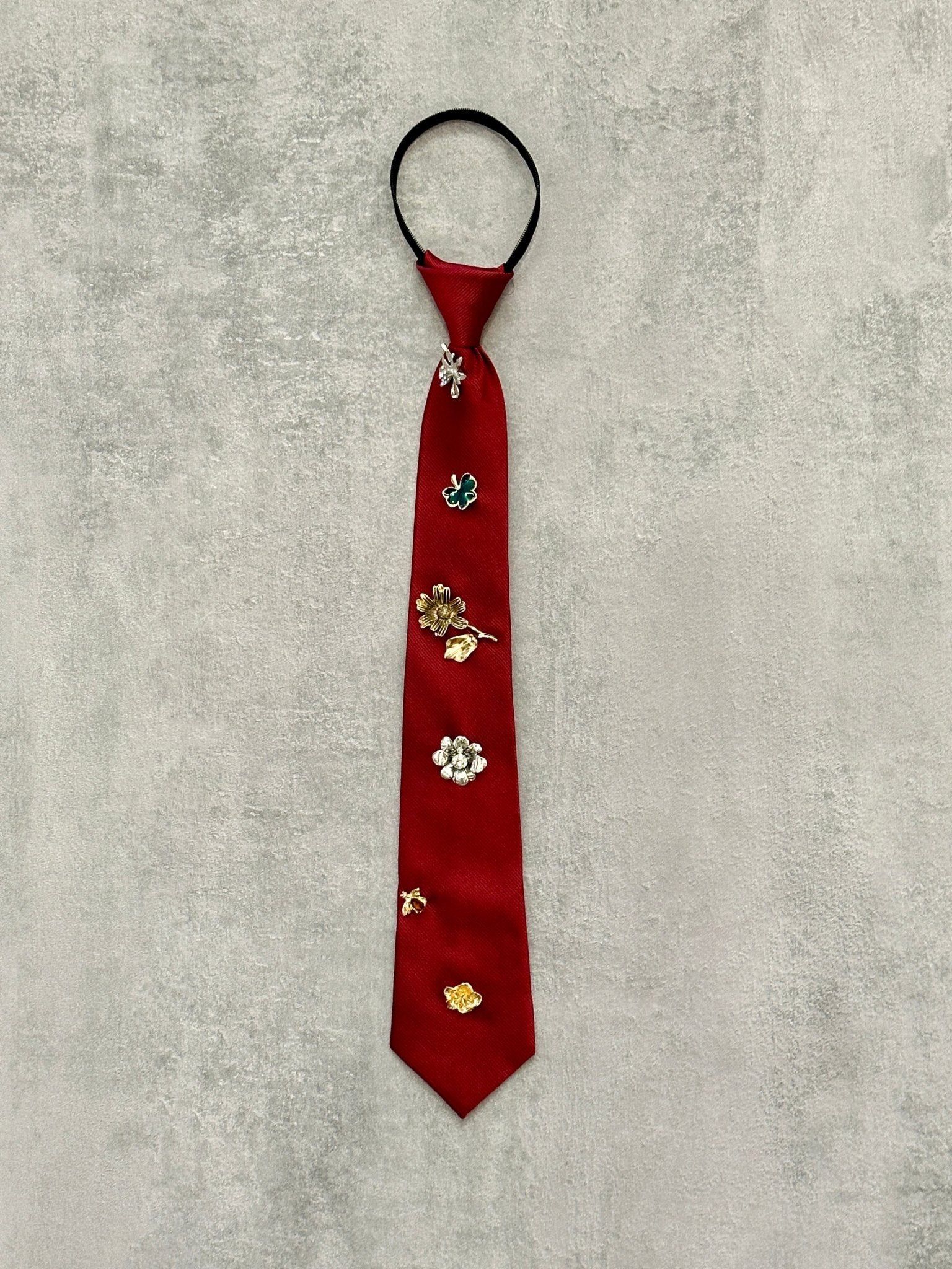 Cravatta bordeaux con spille | Sporty Vintage Torino