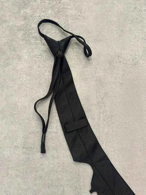 Cravatta nera con applicazione y2k | Sporty Vintage Torino