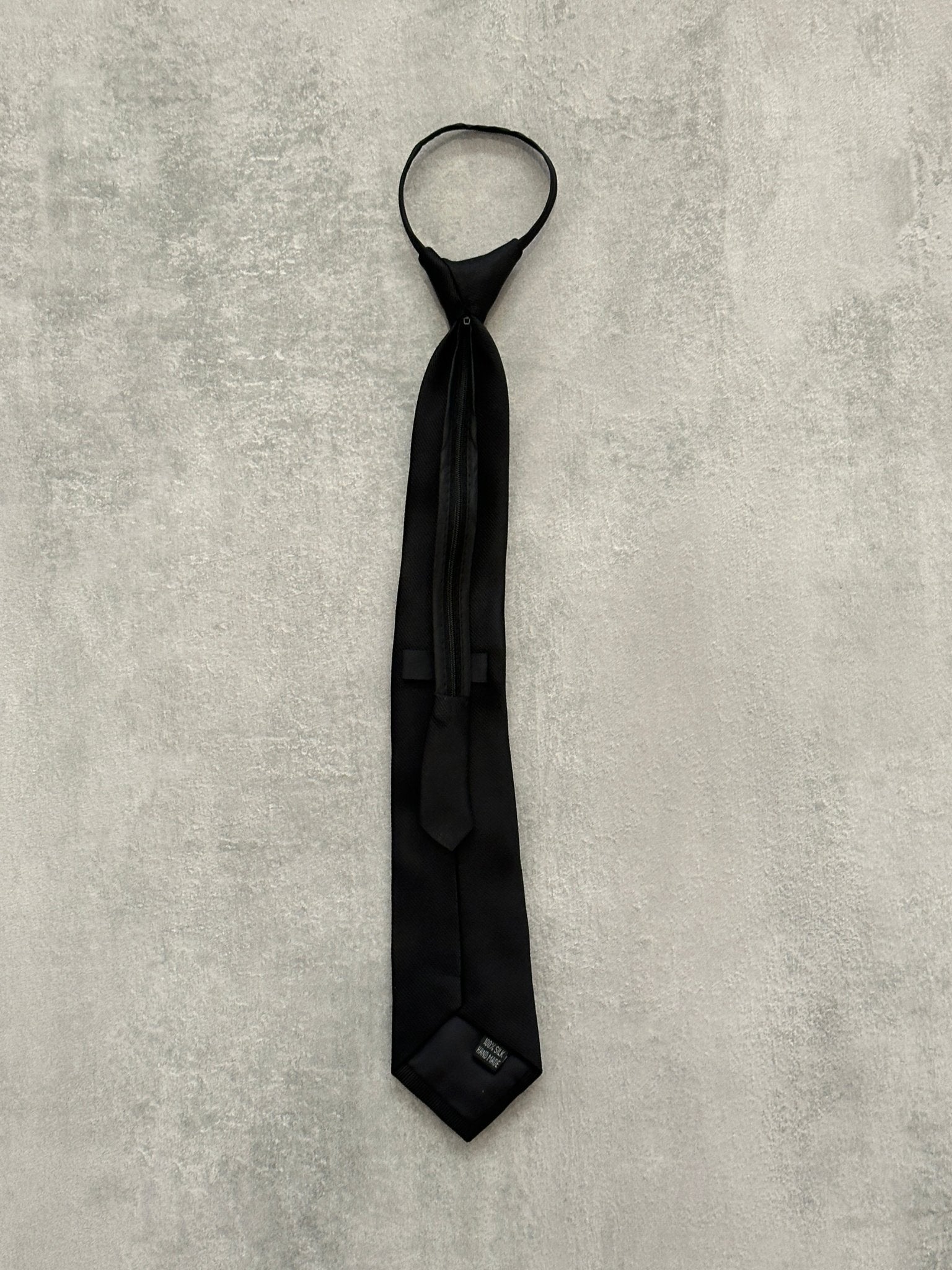 Cravatta nera con spille | Sporty Vintage Torino