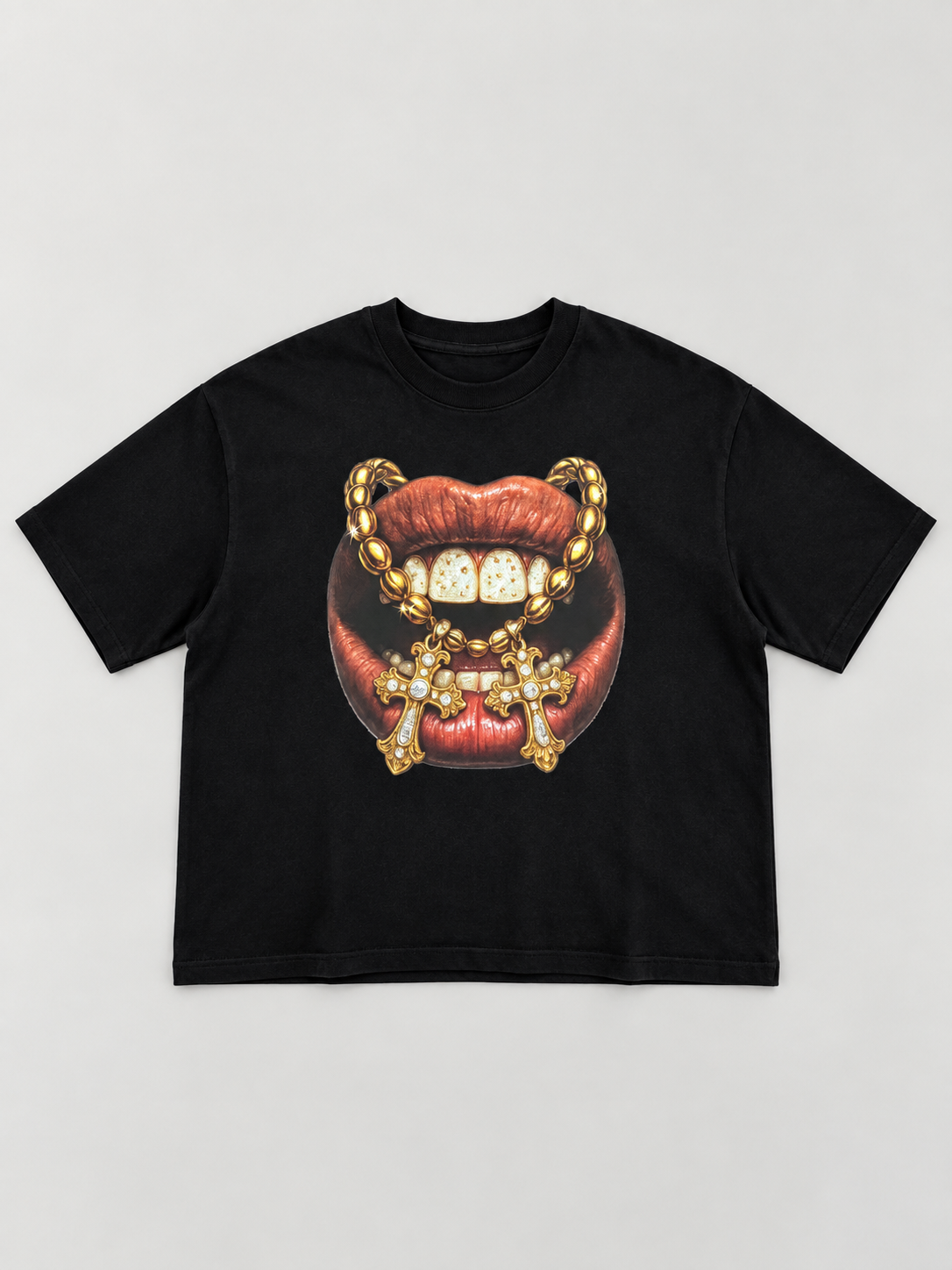 T-shirt boxy fit lips necklace