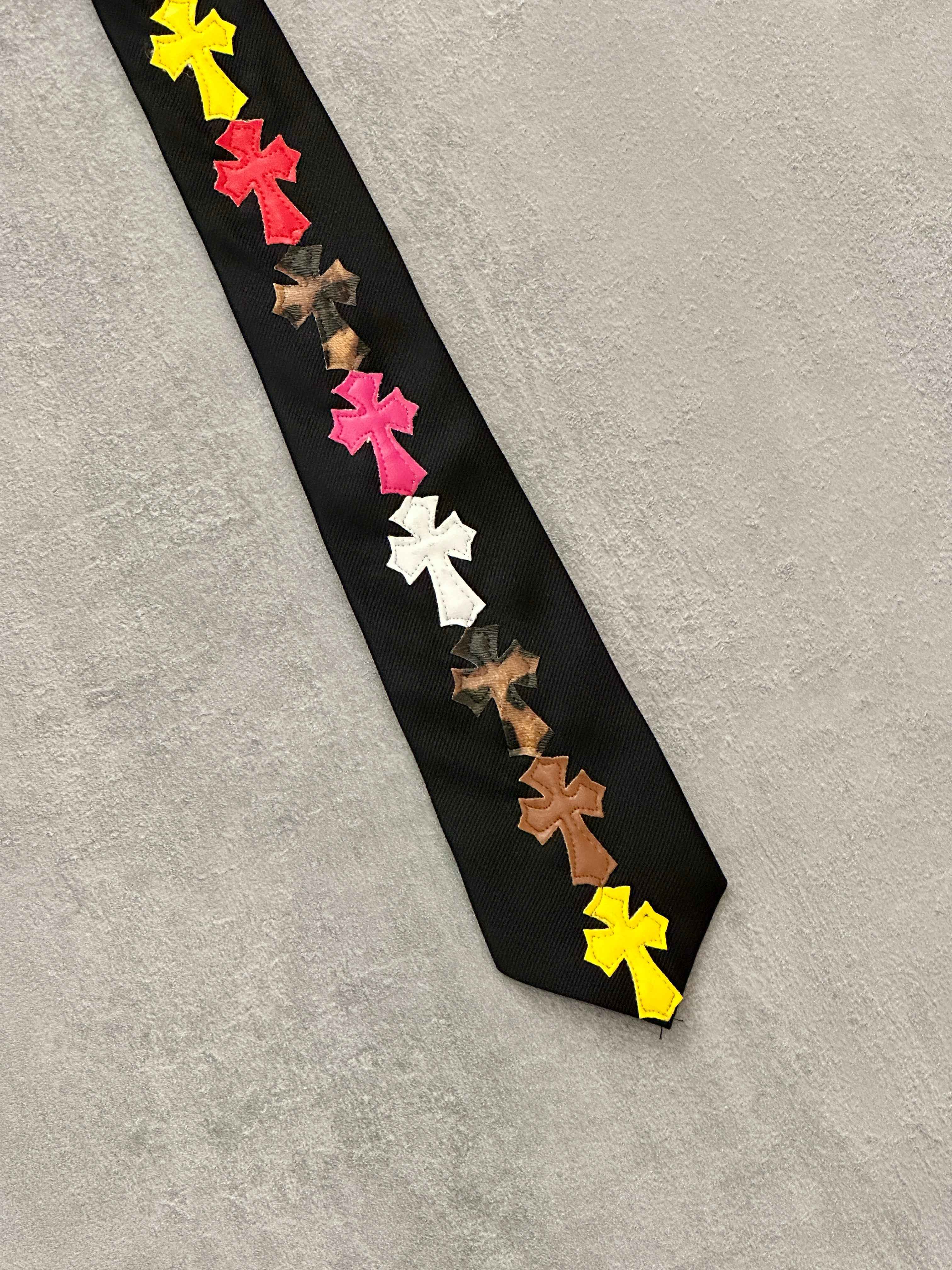 Cravatta con croci multicolor