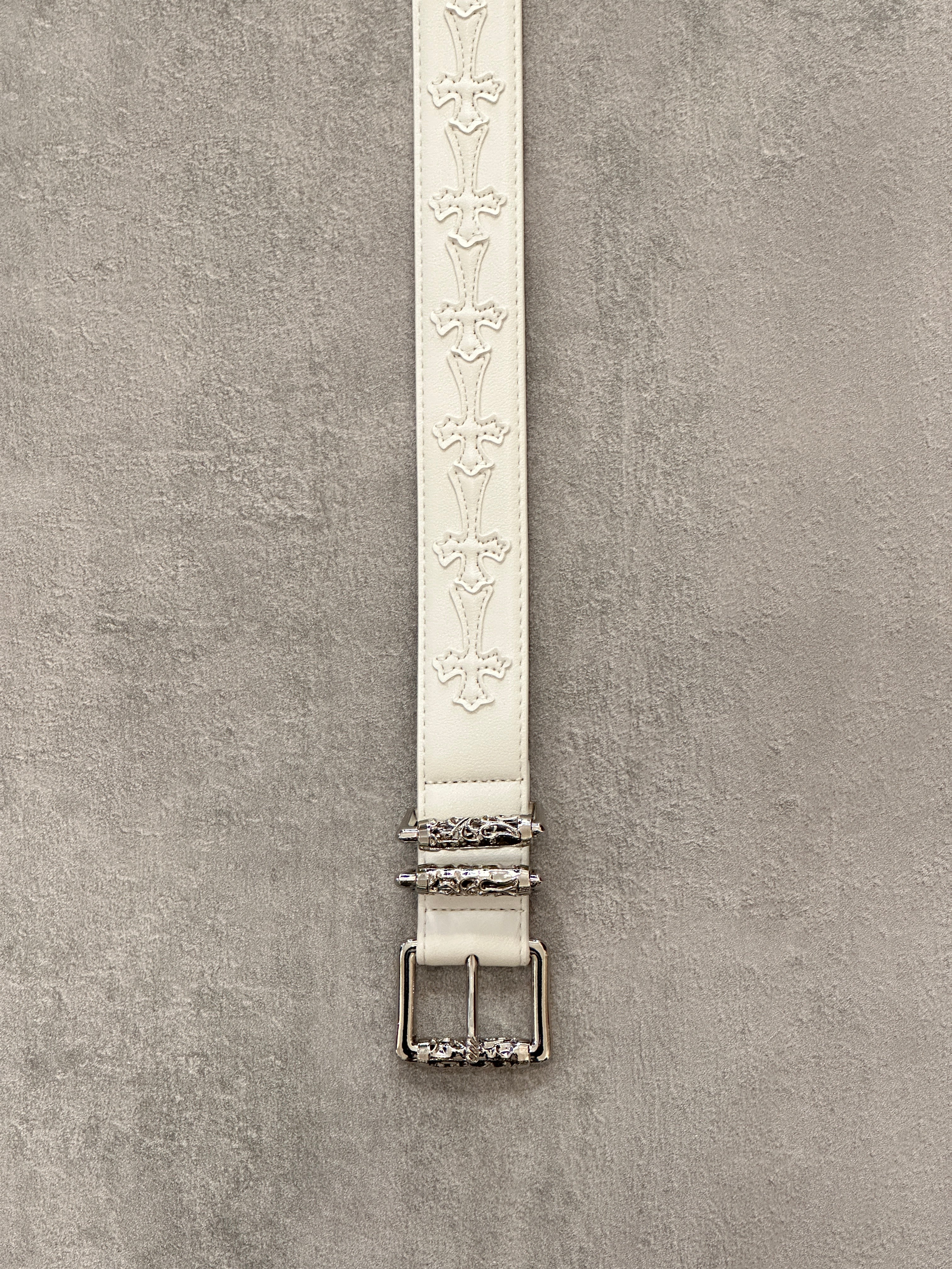 Cintura bianca con croci ch