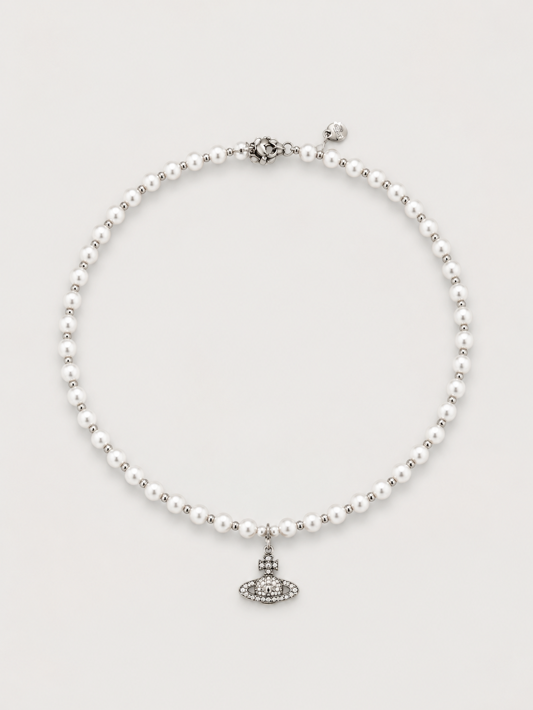 Collana con perle e iconico pendente orb silver