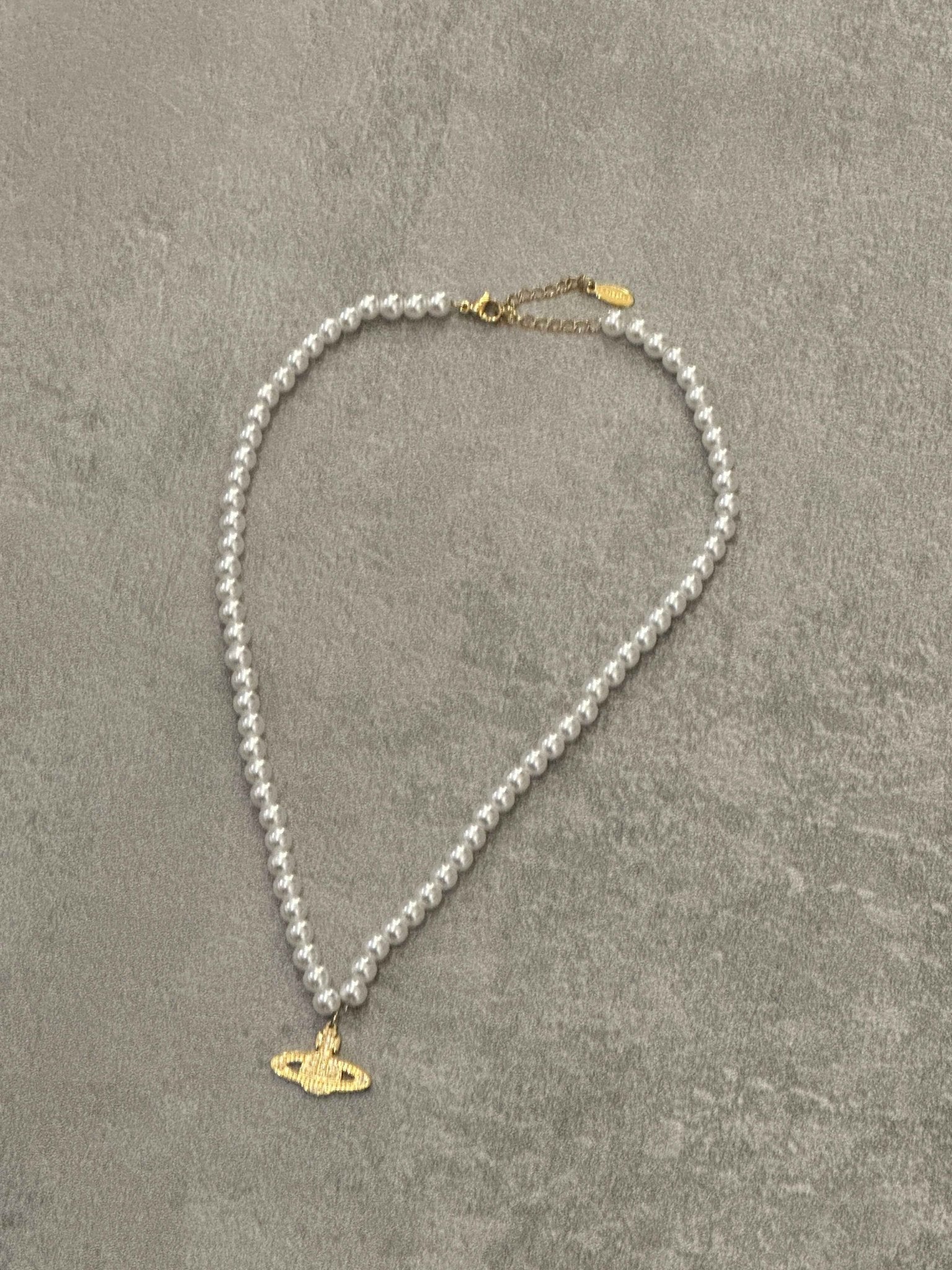 Collana di perle con ciondolo oro | Sporty Vintage Torino