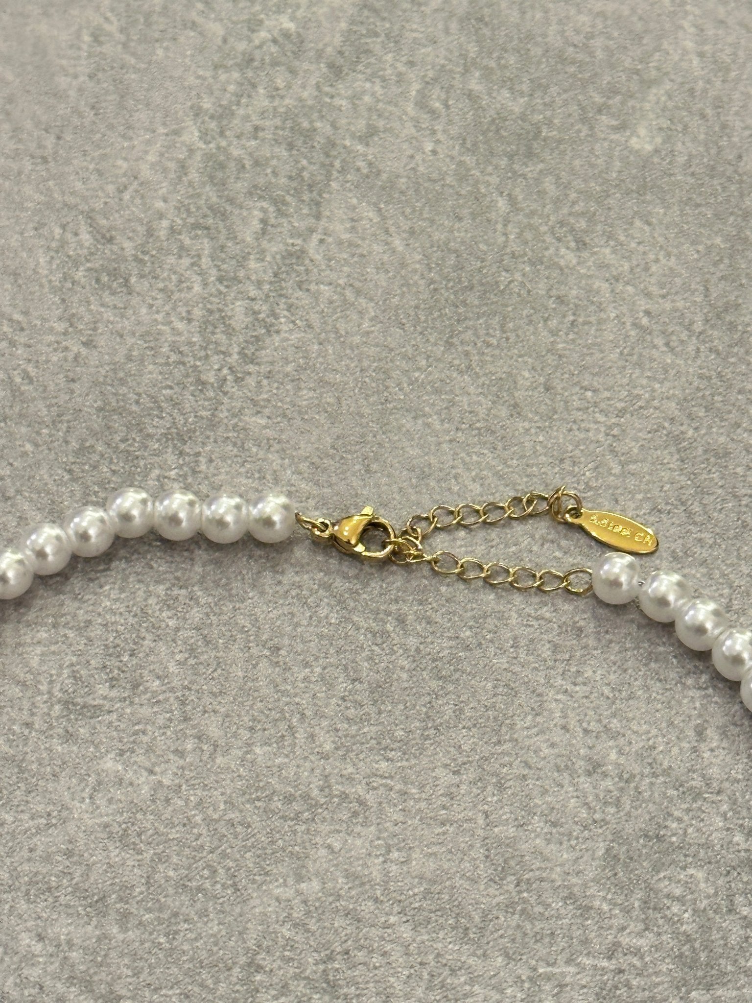 Collana di perle con ciondolo oro | Sporty Vintage Torino